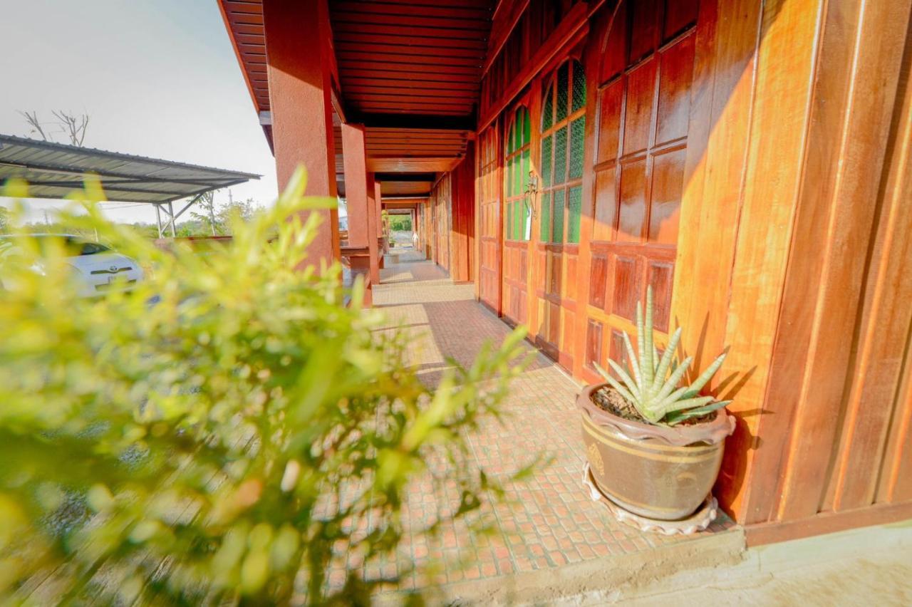 MRK Resort&Massage Lop Buri Exterior foto