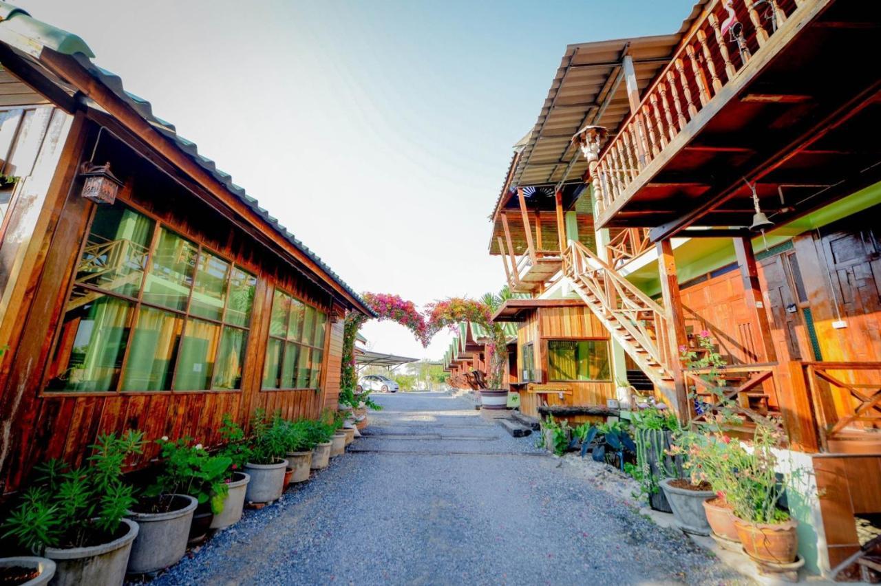 MRK Resort&Massage Lop Buri Exterior foto