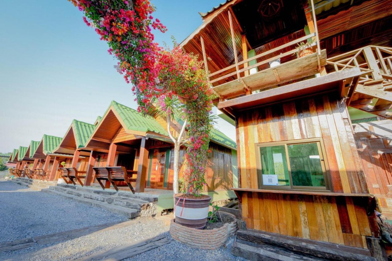 MRK Resort&Massage Lop Buri Exterior foto