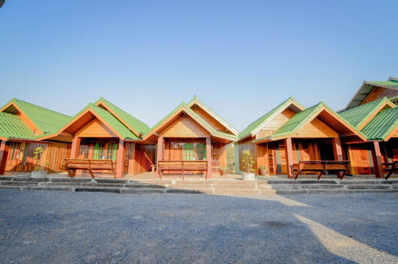 MRK Resort&Massage Lop Buri Exterior foto