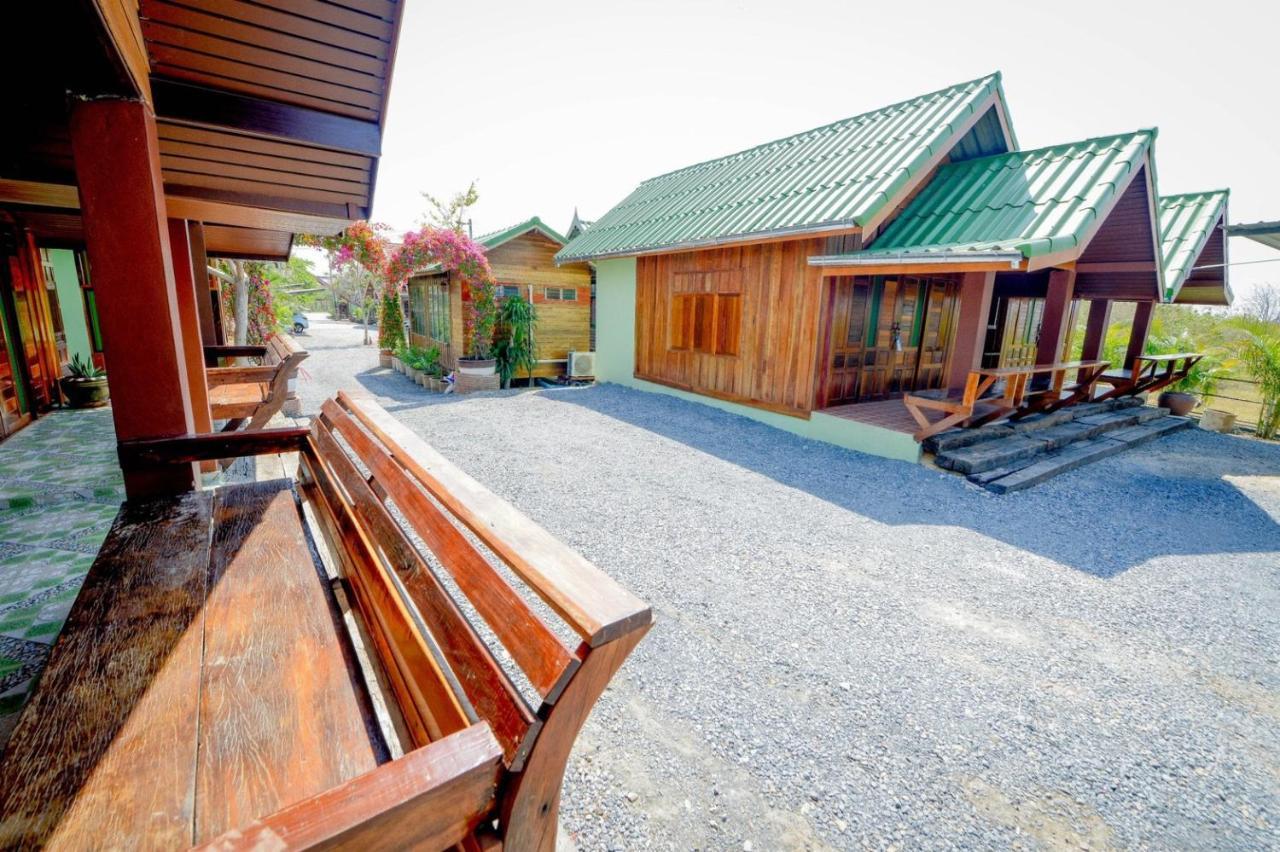 MRK Resort&Massage Lop Buri Exterior foto