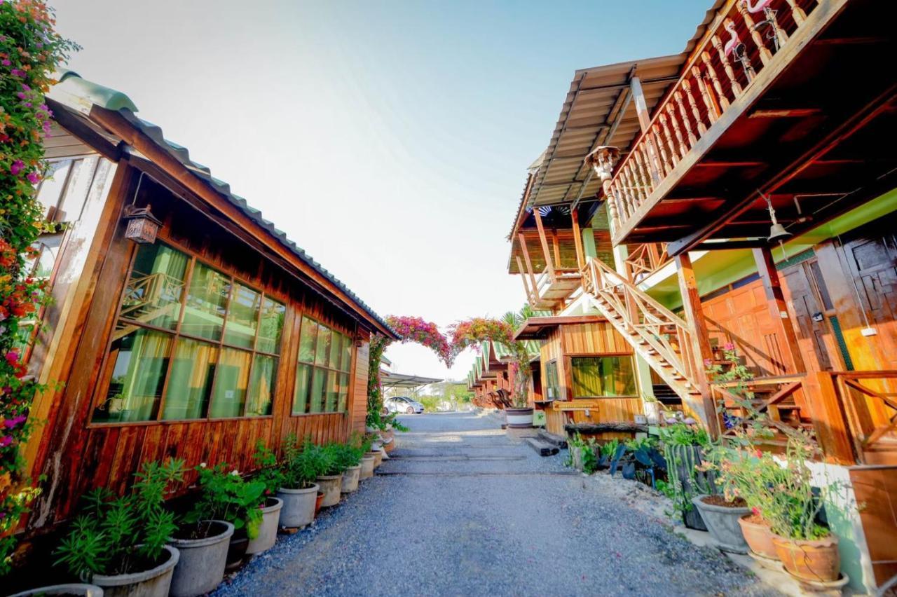MRK Resort&Massage Lop Buri Exterior foto