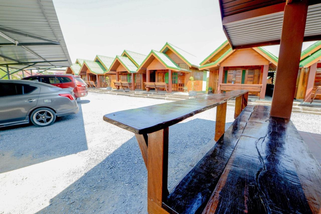 MRK Resort&Massage Lop Buri Exterior foto